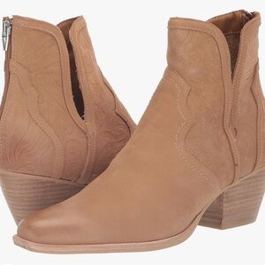 Dolce Vita Women's Silvan Cutout Western Ankle Booties Size 6.5